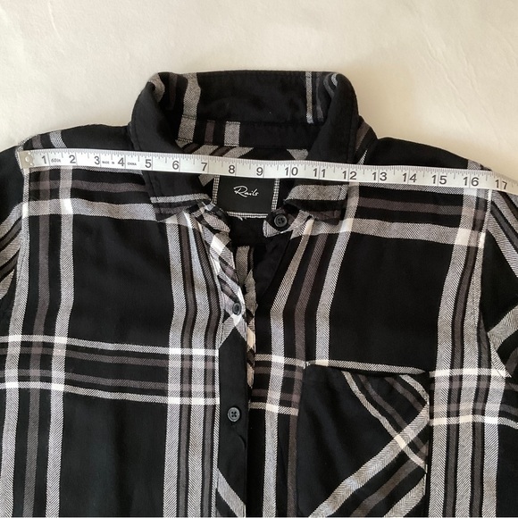 Rails Hunter Plaid Button-Front Shirt Black and White - Picture 10 of 15